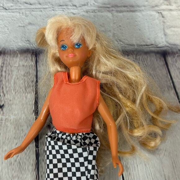 Vintage Skipper Barbie Doll - Picture 2 of 6